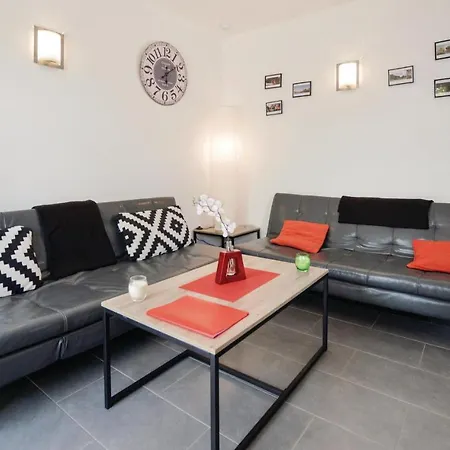 Awesome In With 2 Bedrooms, Wifi And Outdoor Swimming Pool Ghisonaccia