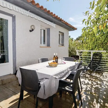Awesome In With 2 Bedrooms, Wifi And Outdoor Swimming Pool Dom wakacyjny