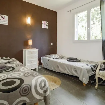 Dom wakacyjny Awesome In With 2 Bedrooms, Wifi And Outdoor Swimming Pool *