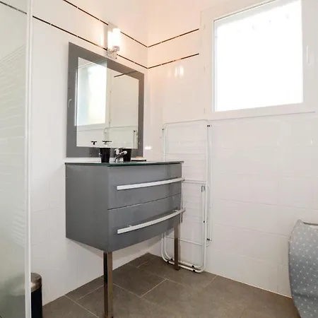 Awesome In With 2 Bedrooms, Wifi And Outdoor Swimming Pool *